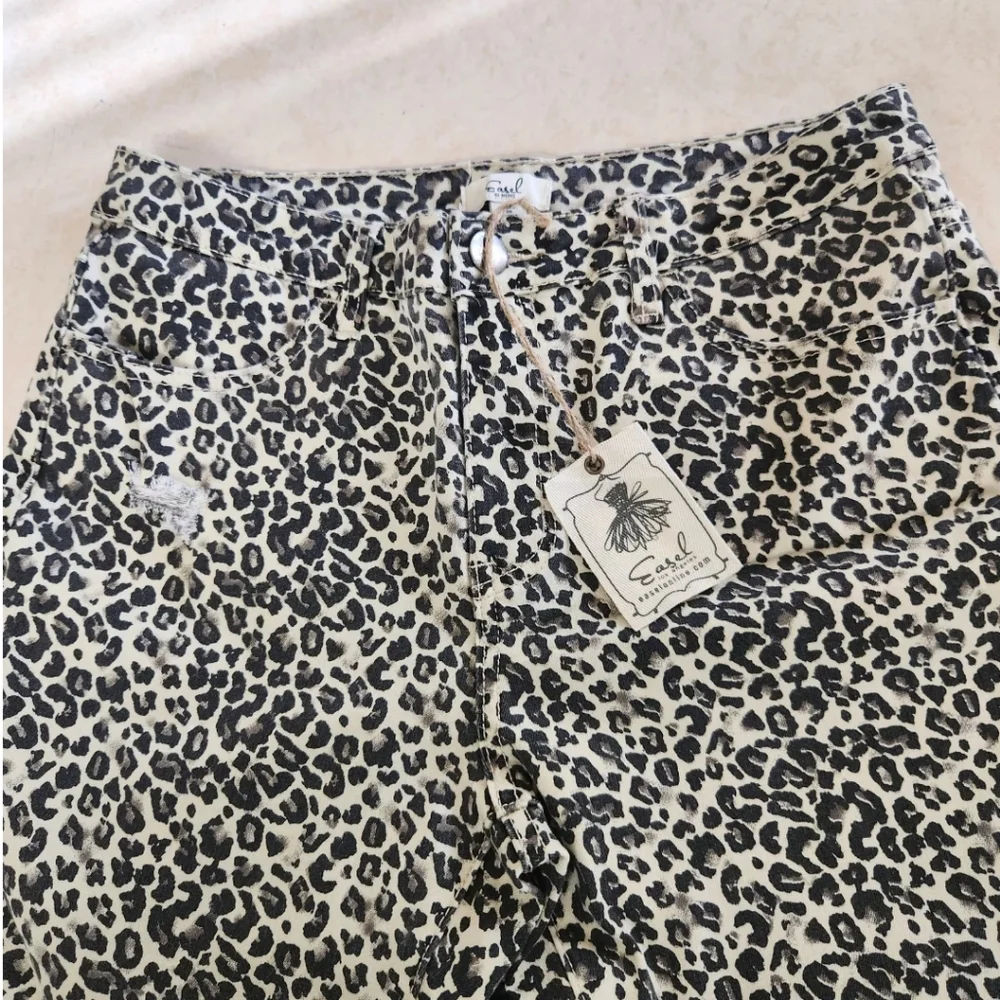 EASEL Womens Button Zip Distressed Leopard Animal Print BELL BOTTOMS Denim Jeans - Picture 4 of 10